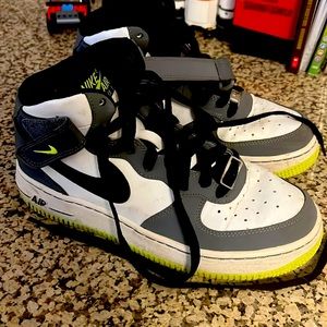 Nike Big Boys Sneakers Size 5.5